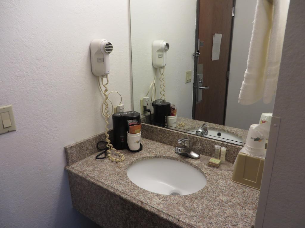 Super 8 By Wyndham Dixon Motel Room photo