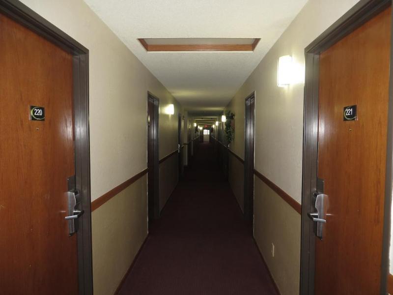 Super 8 By Wyndham Dixon Motel Exterior photo