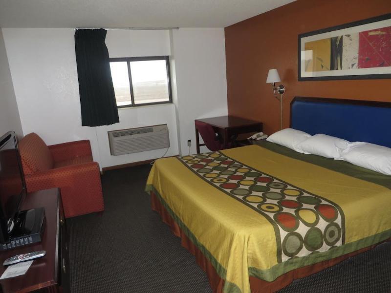 Super 8 By Wyndham Dixon Motel Exterior photo